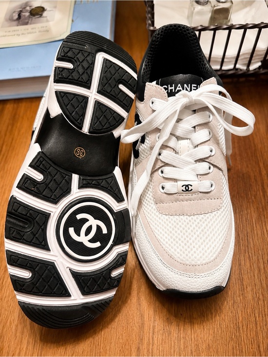 The Unbranded Brand Pants - FASHION White, Beige & Black Lace-Up Logo Sneakers